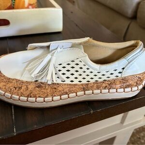 Soft tassel loafer, size 7- New